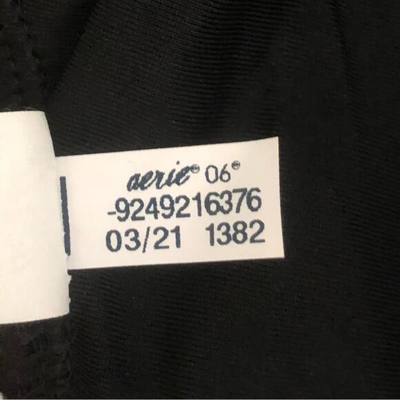 Aerie NWT Stylish Wrap Around Criss Cross Halter Bikini Top Black Size Small - Picture 11 of 15